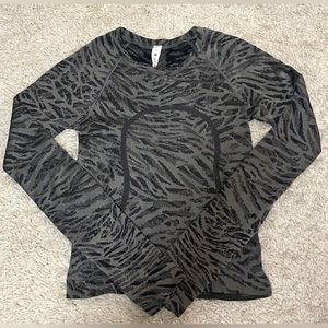 LULULEMON WOMEN’s CROPPED LONGSLEEEVE WORKOUT TOP